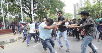 ঢাবিতে ছাত্রদল-ছাত্রলীগ সংঘর্ষ: ৪০০ জনের বিরুদ্ধে মামলা