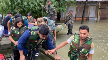 ১০ ঘণ্টা পর সেনাবাহিনীর সহায়তায় উদ্ধার ঢাবি শিক্ষার্থীরা