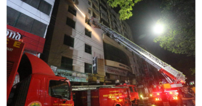 এলিফ্যান্ট রোডে শেলটেক মার্কেটের আগুন নিয়ন্ত্রণে ১০ ইউনিট
