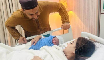 ফেসবুকে ছেলের ছবি প্রকাশ করলেন মাহি