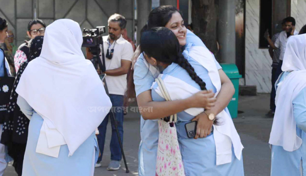 ৪২ শিক্ষাপ্রতিষ্ঠানের কেউ এইচএসসি পাস করেননি। ছবি: অপরাজেয় বাংলা