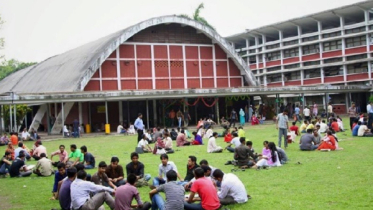 ঢাকা বিশ্ববিদ্যালয়ে অনির্দিষ্টকালের জন্য ক্লাস-পরীক্ষা বন্ধ ঢাকা বিশ্ববিদ্যালয়ে অনির্দিষ্টকালের জন্য ক্লাস-পরীক্ষা বন্ধ