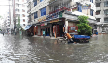  মুষলধারে বৃষ্টিতে নাজেহাল রাজধানী