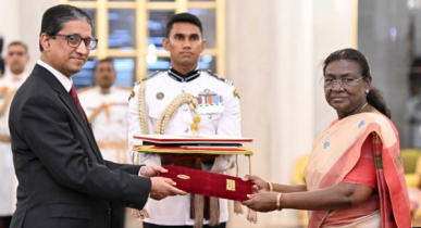 ভারতের রাষ্ট্রপতির কাছে বাংলাদেশ হাইকমিশনারের পরিচয়পত্র পেশ