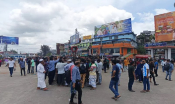 বরিশাল-ঢাকা মহাসড়ক অবরোধ করে শিক্ষার্থীদের বিক্ষোভ