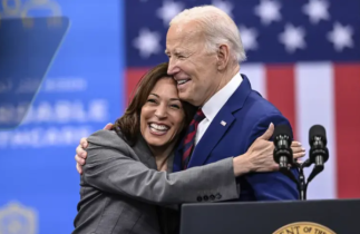 প্রার্থীতা থেকে সরে দাঁড়ালেন বাইডেন, সমর্থন কমলা হ্যারিসকে