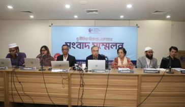 বাস থেকে হাজার কোটি টাকা চাঁদার ভাগ পায় পুলিশও: টিআইবি