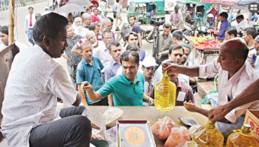 ৩০ টাকায় চাল, সয়াবিন তেল, চিনি ১০০ টাকা