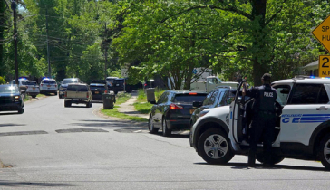 যুক্তরাষ্ট্রে বন্দুক হামলায় ৩ পুলিশ কর্মকর্তাসহ নিহত ৪ যুক্তরাষ্ট্রে বন্দুক হামলায় ৩ পুলিশ কর্মকর্তাসহ নিহত ৪