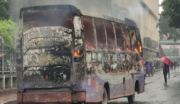 শাহবাগে বাসে আগুন