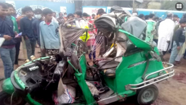 পাবনায় বাসচাপায় অটোরিকশার ৫ যাত্রী নিহত