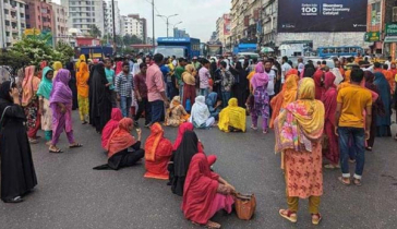 বনানীতে পোশাক শ্রমিকদের সড়ক অবরোধ