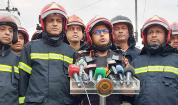 যেকোনো সময় ভেঙে পড়তে পারে ডেমরায় আগুন লাগা ভবনটি: ফায়ার সার্ভিস 