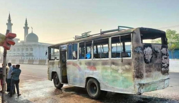 গাজীপুরে দুই বাসে আগুন