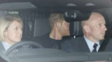 ক্যান্সার আক্রান্ত বাবাকে দেখতে যুক্তরাজ্যে প্রিন্স হ্যারি ক্যান্সার আক্রান্ত বাবাকে দেখতে যুক্তরাজ্যে প্রিন্স হ্যারি