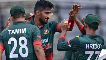 অভিষেক ম্যাচের প্রথম ওভারেই খালেদের সাফল্য