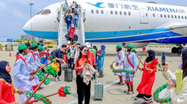 ভারতকে পর্যটক ‘দেখাচ্ছে’ মালদ্বীপ