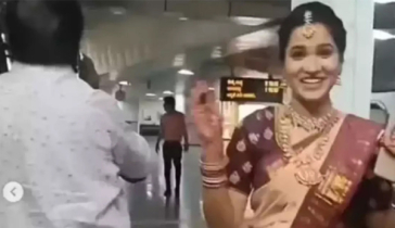 মেট্রোরেলে চড়ে বিয়ে করতে গেলেন কনে মেট্রোরেলে চড়ে বিয়ে করতে গেলেন কনে