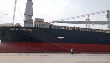 মেট্রোরেলের ৫৭৮ টন মালামাল নিয়ে মোংলায় বিদেশি জাহাজ