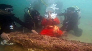 আরব সাগরের তলায় গিয়ে মোদির  পূজা