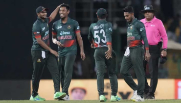 মিরপুুরে মোস্তাফিজের ফিফটি