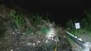 নেপালে ভূমিধসে নদীতে ছিটকে পড়ল দুই বাস, নিখোঁজ ৬০ নেপালে ভূমিধসে নদীতে ছিটকে পড়ল দুই বাস, নিখোঁজ ৬০