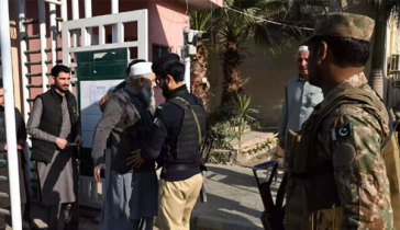 ভোটের আগের দিন পাকিস্তানে জোড়া বিস্ফোরণে নিহত ২৫ ভোটের আগের দিন পাকিস্তানে জোড়া বিস্ফোরণে নিহত ২৫