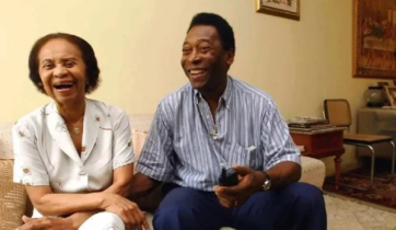 ফুটবল কিংবদন্তি পেলের মায়ের মৃত্যু