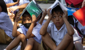 ফিলিপাইনে সরকারি স্কুলে সশরীরে পাঠদান স্থগিত ঘোষণা