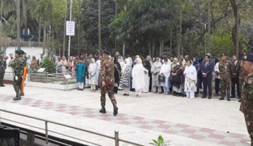 পিলখানা হত্যাকাণ্ডে শহীদদের প্রতি রাষ্ট্রপতি-প্রধানমন্ত্রীর শ্রদ্ধা