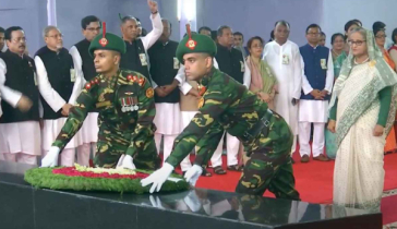 আ.লীগের প্রতিষ্ঠাবার্ষিকীতে বঙ্গবন্ধুর প্রতিকৃতিতে প্রধানমন্ত্রীর শ্রদ্ধা