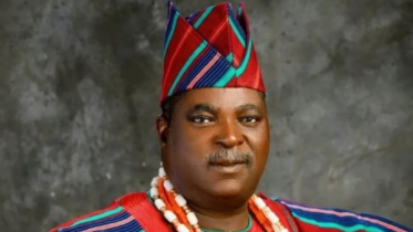 প্রাসাদে ঢুকে রাজাকে গুলি করে হত্যা, রানিকে অপহরণ প্রাসাদে ঢুকে রাজাকে গুলি করে হত্যা, রানিকে অপহরণ