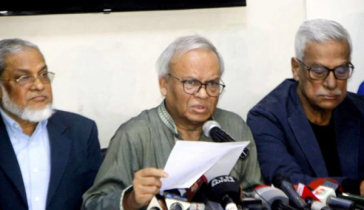 মানুষ এখন মুরগির বদলে মুরগির চামড়া-ঠ্যাং কিনে খাচ্ছে: