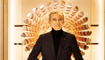 ইলন মাস্ককে পেছনে ফেলে বিশ্বের শীর্ষ ধনী বার্নার্ড আর্নল্ট ইলন মাস্ককে পেছনে ফেলে বিশ্বের শীর্ষ ধনী বার্নার্ড আর্নল্ট