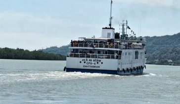সেন্টমার্টিনে ২ শতাধিক পর্যটক আটকা