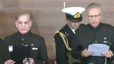 শপথ নিলেন শাহবাজ শরিফ শপথ নিলেন শাহবাজ শরিফ