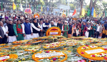 ভাষা শহীদদের শ্রদ্ধা জানাতে সর্বস্তরের মানুষের ঢল