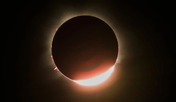 ৫০ বছরের মধ্যে দীর্ঘতম পূর্ণ সূর্যগ্রহণ সোমবার