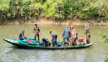 সুন্দরবনের আগুন নেভাতে যোগ দিয়েছে নৌ ও বিমান বাহিনী