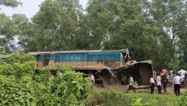 ফেনীতে ট্রাকে ট্রেনের ধাক্কায় নিহত বেড়ে ৬ 