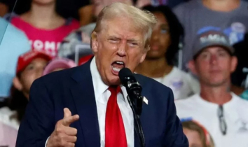 ইরানকে বিশ্ব মানচিত্র থেকে নিশ্চিহ্নের হুমকি ট্রাম্পের