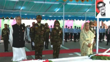 টুঙ্গিপাড়ায় বঙ্গবন্ধুর সমাধিতে রাষ্ট্রপতি ও প্রধানমন্ত্রীর শ্রদ্ধা