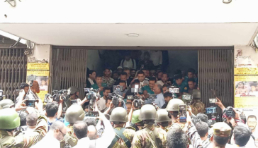 আত্মসমর্পণ করে কারাগারে মাহমুদুর রহমান