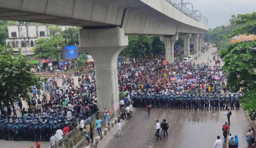 দাবি আদায়ে আজও শাহবাগ অবরোধ কোটাবিরোধীদের