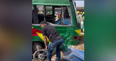 বিমানবন্দরের বাউন্ডারি ভেঙে ঢুকে গেল বাস, প্রকৌশলী নিহত