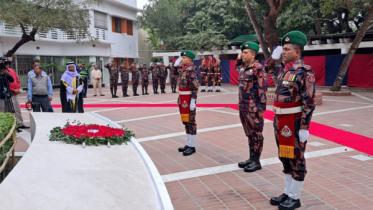টুঙ্গিপাড়ায় নবনিযুক্ত বিজিবি মহাপরিচালকের শ্রদ্ধা