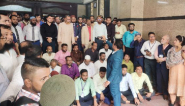 সোনালী লাইফের কর্মকর্তা-কর্মচারীদের বিক্ষোভ